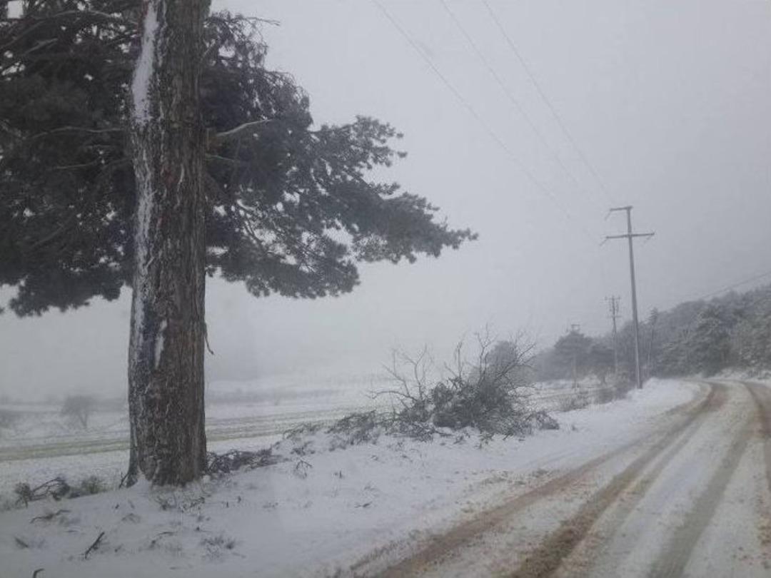 Otomobil Ve &Ouml;ğrenci Servisleri Kara Saplandı