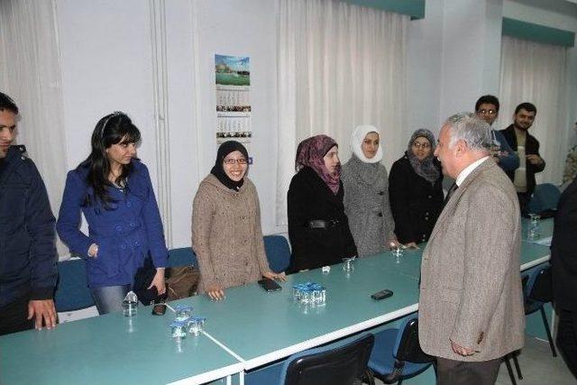 Rektör Mutlu Yabancı Öğrencilerle Buluştu