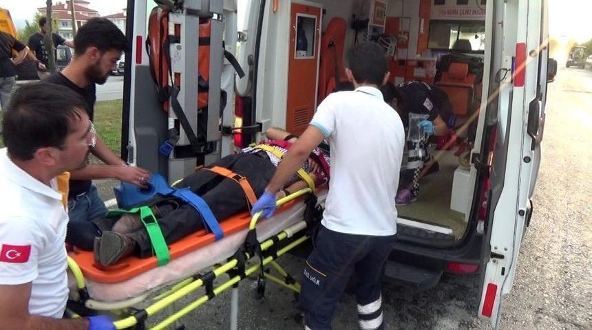 Aracına Yakıt Almaya Giden Yayaya Kamyon &Ccedil;arptı