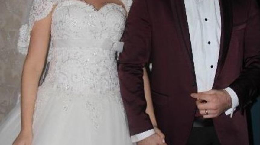 Spor Spikeri, D&uuml;ğ&uuml;n&uuml;nden Gelinlikle Haber Sundu