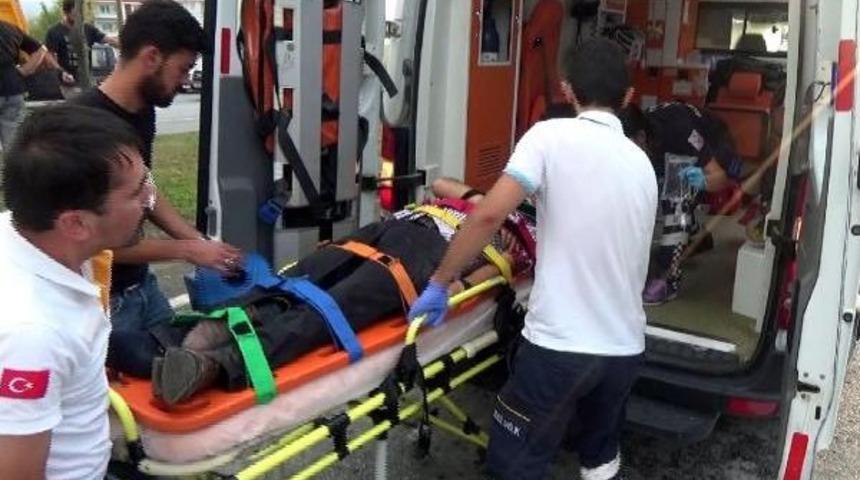 Yolun Karşısına Ge&ccedil;erken Kamyonun &Ccedil;arptığı Kişi, Yaralandı