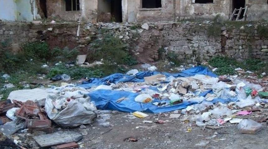 İzmit&rsquo;te Metruk Alanlar Temizleniyor