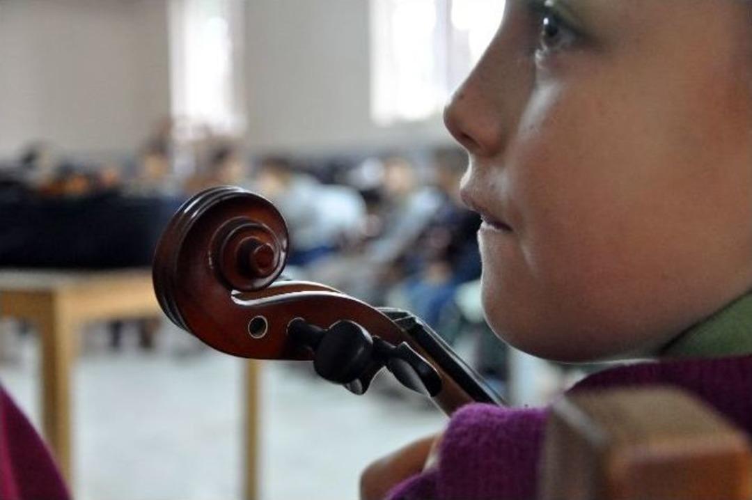 Zeytin &Ccedil;ekirdekleri&rsquo;nden &Ouml;ğrencilere M&uuml;zik Dersi