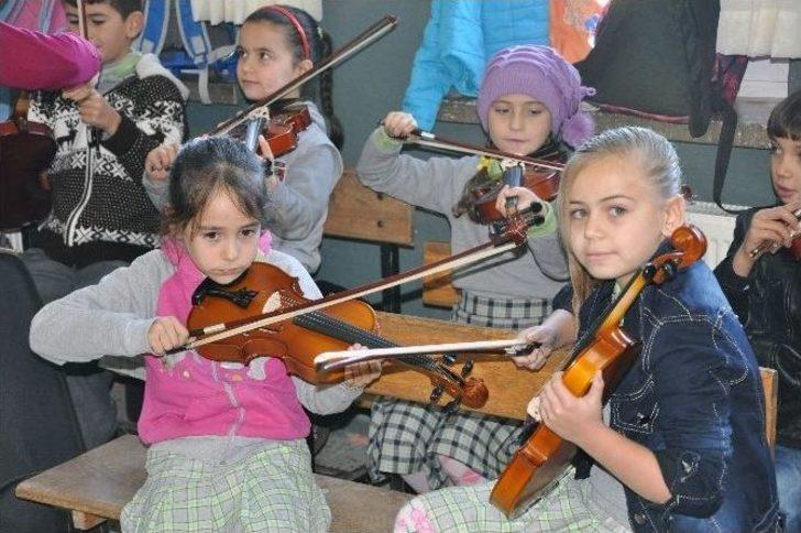 Zeytin Çekirdekleri’nden Öğrencilere Müzik Dersi G4