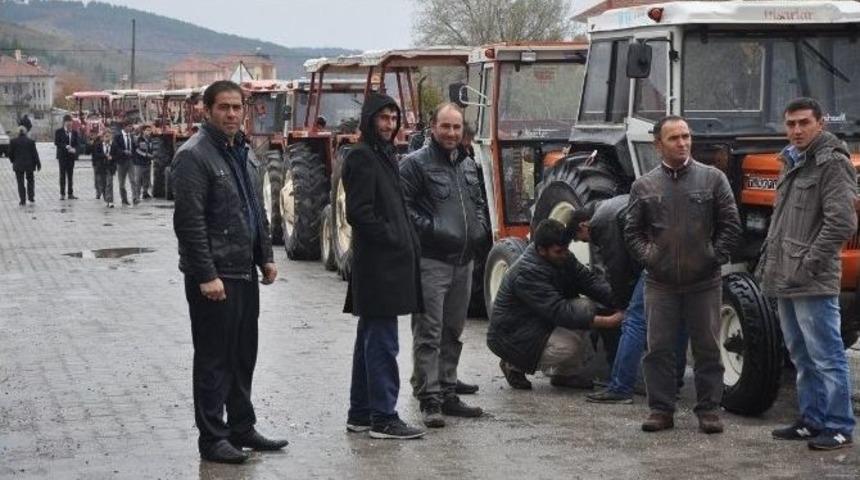 Trakt&ouml;rlerin Ara&ccedil; Muayene Kuyruğu