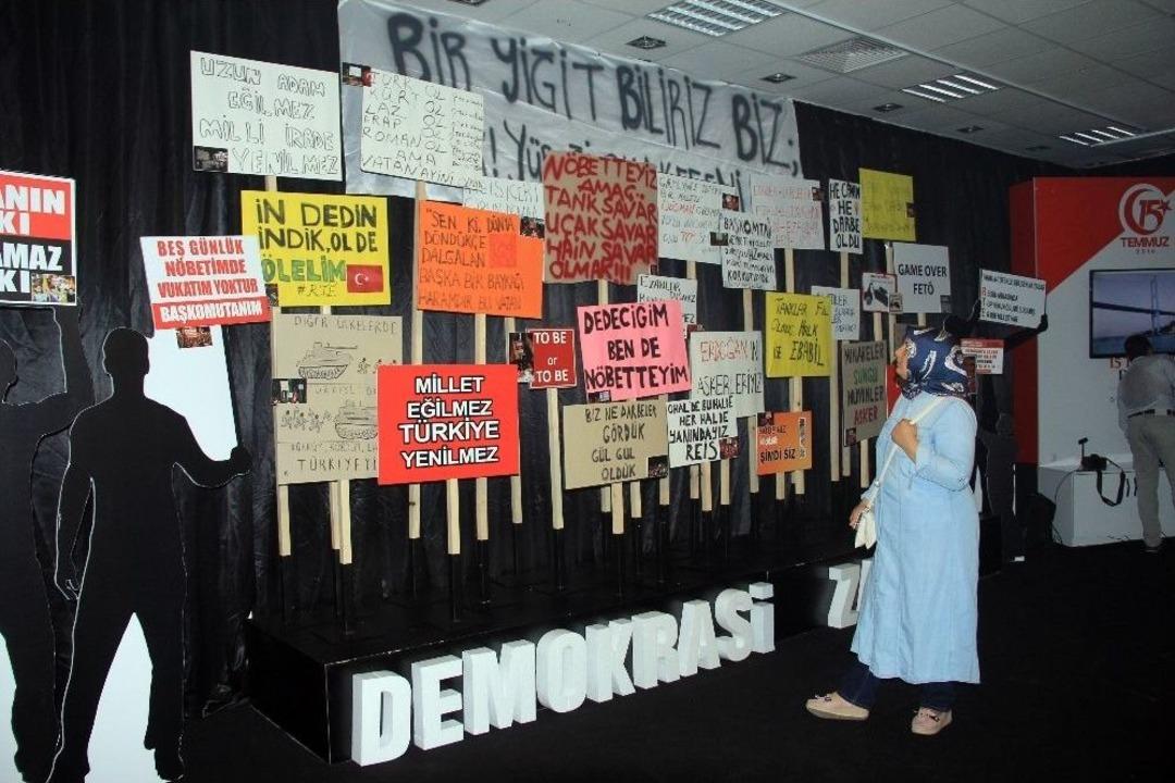 Taksim Metrosu&rsquo;nda 15 Temmuz Yolculuğu