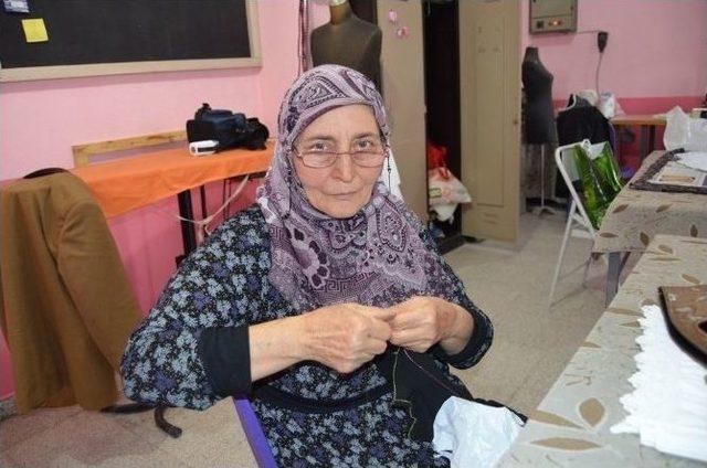 71 Ve 66 Yaşındaki Kursiyerler, Gen&ccedil;lere Taş &Ccedil;ıkarttı 1