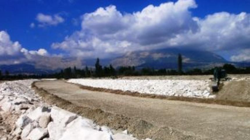 Dsi, Elmalı Ak&ccedil;ay Deresi&rsquo;nde 10 Kilometre Sedde Yaptı