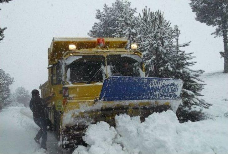 Demirci Ve Gördes’te Kapanan Yollar Açıldı G4
