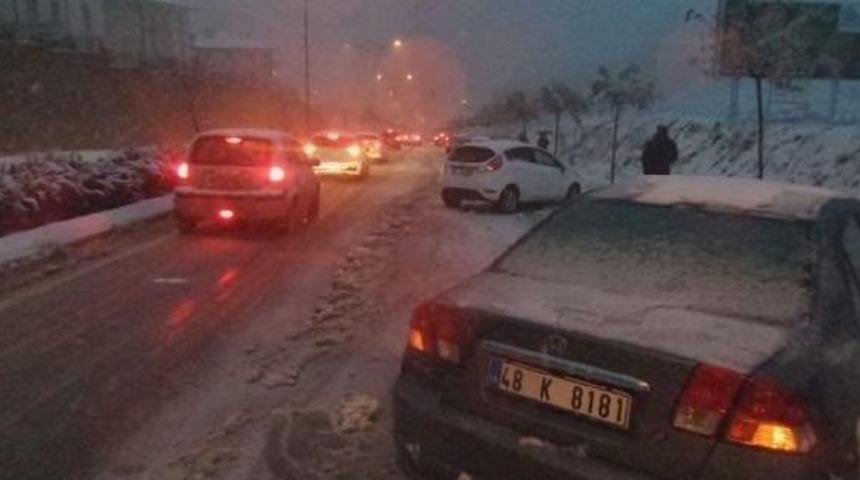 Sakarya'da Yoğun Kar Ulaşımı Aksattı
