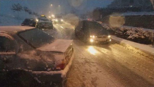 Sakarya'da Yoğun Kar Ulaşımı Aksattı