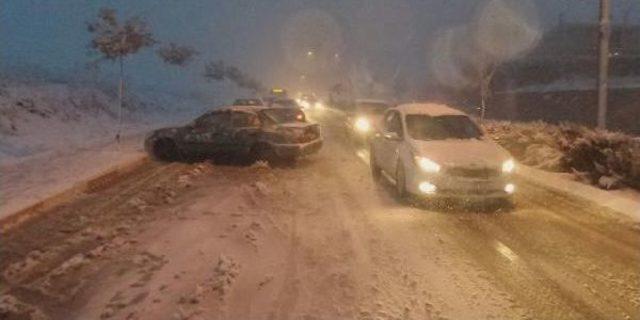 Sakarya'da Yoğun Kar Ulaşımı Aksattı