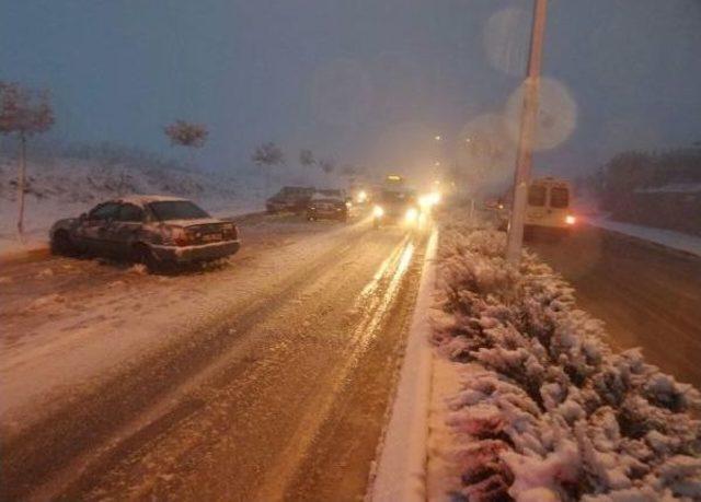 Sakarya'da Yoğun Kar Ulaşımı Aksattı