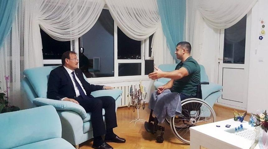 Başbakan Yardımcısı &Ccedil;avuşoğlu Kahraman Komutanı Evinde Ziyaret Etti