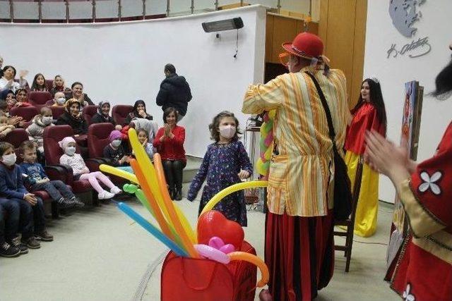 Lösemili Çocuklar İçin Yılbaşı Eğlencesi Düzenlendi