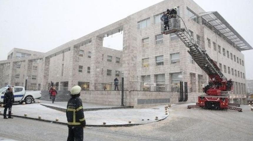 Nil&uuml;fer Belediyesi Halk Evi&rsquo;nde Nefes Kesen Tatbikat