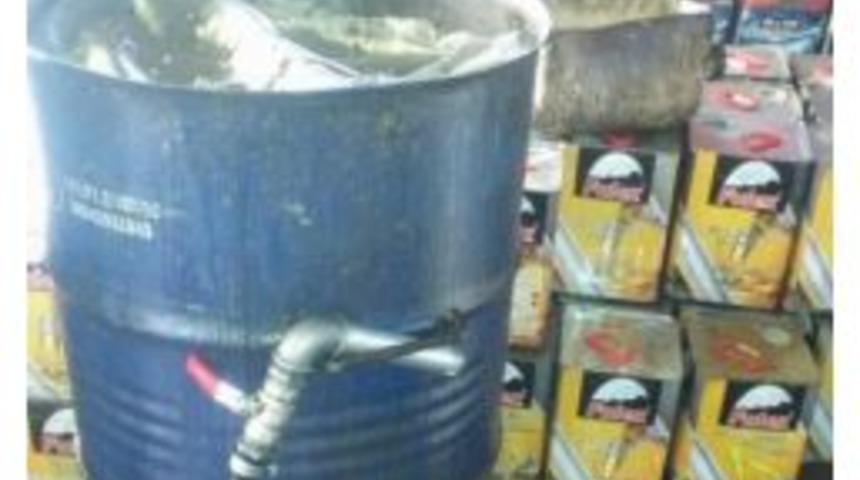 Afyonkarahisar&rsquo;da Polis Bin 180 Kilogram &ldquo;10 Numaraya Yağ&rdquo; Ele Ge&ccedil;irdi