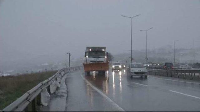 Beylikdüzü'nde Kar Yağışı Etkili Oldu