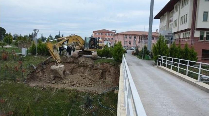 &Uuml;niversitede K&ouml;pr&uuml; İnşaatı Başlıyor