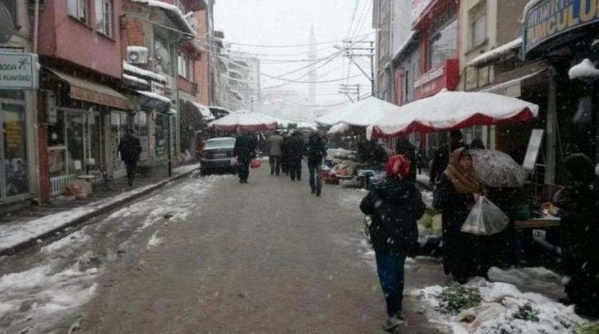 700 Yıllık Pazar Kar Sebebiyle Boş Kaldı