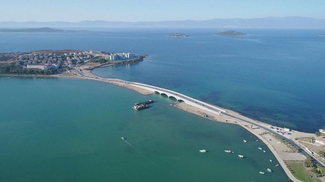 Başkan Uğur, Cunda K&ouml;pr&uuml;s&uuml;&rsquo;n&uuml; İnceledi