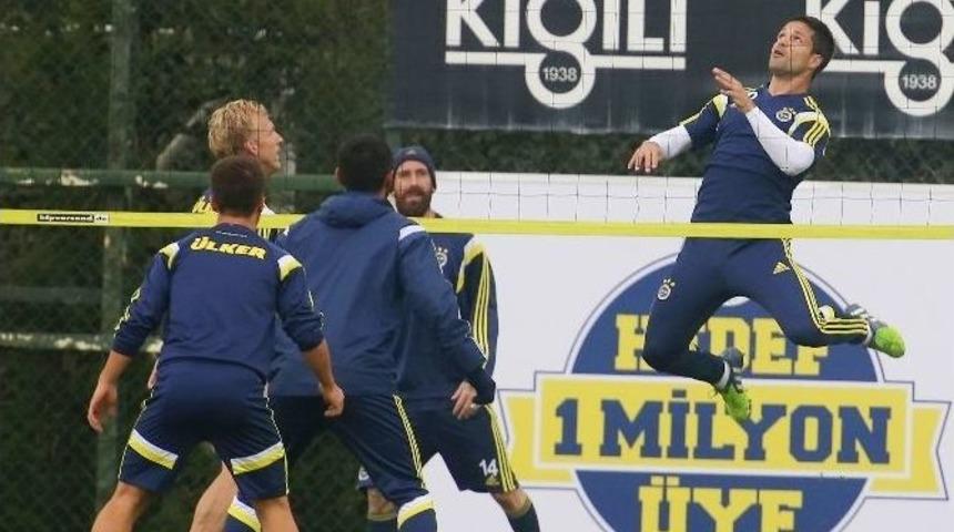 Fenerbah&ccedil;e, Bursaspor Ma&ccedil;ının Hazırlıklarını S&uuml;rd&uuml;r&uuml;yor