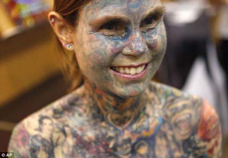 T&uuml;m V&uuml;cudu D&ouml;vmeli Kadın