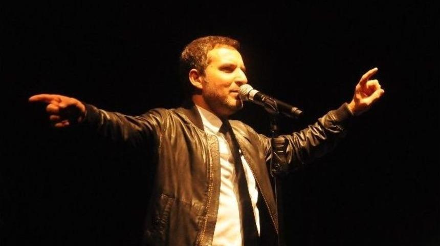 Rafet El Roman Hayranlarını Coşturdu