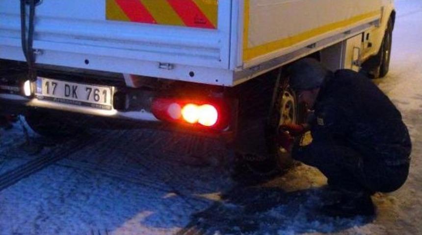 &Ccedil;anakkale- Bursa Karayolunda Kar &Ccedil;ilesi