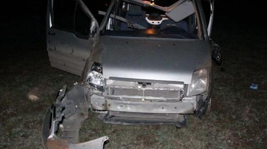 Siverek'te Hafif Ticari Ara&ccedil; Devrildi: 1 &Ouml;l&uuml;, 4 Yaralı