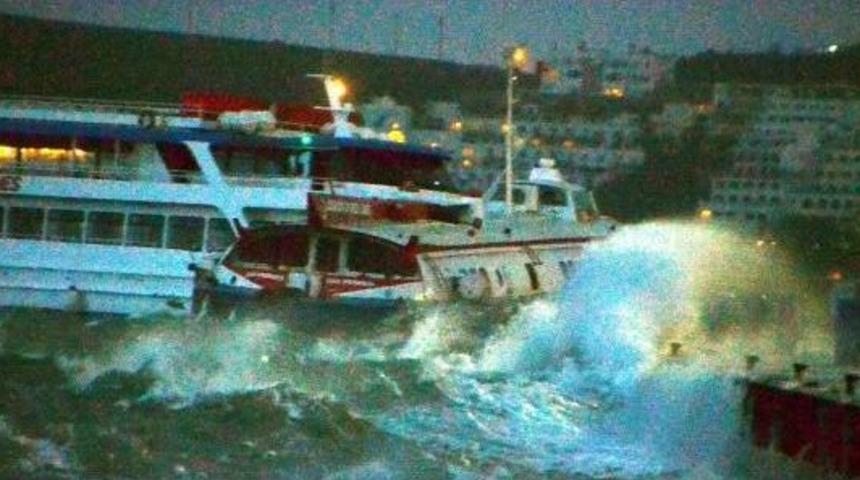 Karaya S&uuml;r&uuml;klenen Deniz Otob&uuml;s&uuml; G&uuml;&ccedil;l&uuml;kle Kurtarıldı