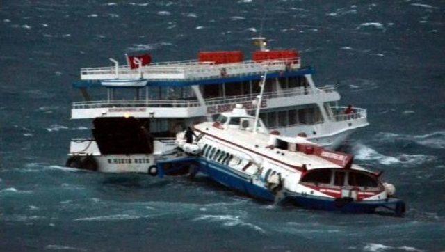 Karaya Sürüklenen Deniz Otobüsü Güçlükle Kurtarıldı