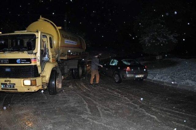 İzmir’in Kuzeyinde Köy Yolları Ulaşıma Kapandı