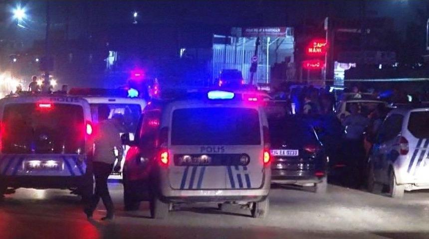 Gaziosmanpaşa&rsquo;da Polise Silahlı Saldırı: 1 Polis Yaralı