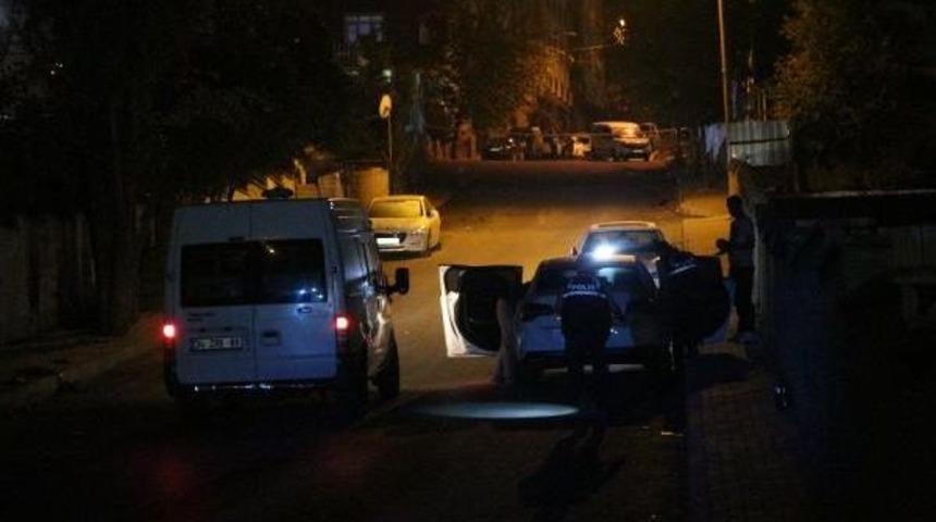 Gaziosmanpaşa'da Polise Ateş A&ccedil;ıldı: 1 Polis Ağır Yaralı