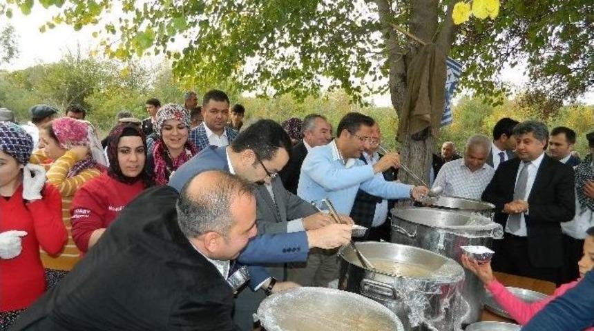 Kardeşlik Kazanı Hasandede T&uuml;rbesinde Kaynadı