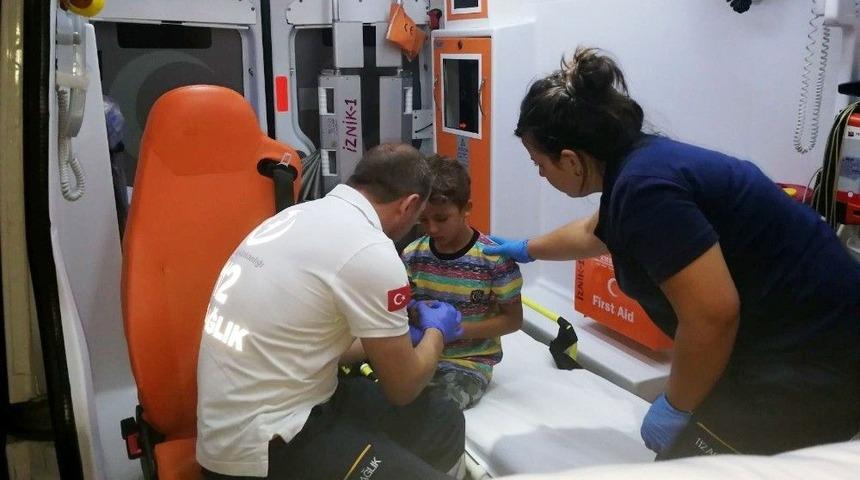 K&uuml;&ccedil;&uuml;k &Ccedil;ocuğa &Ccedil;arpan Motosiklet S&uuml;r&uuml;c&uuml;s&uuml; Ka&ccedil;tı