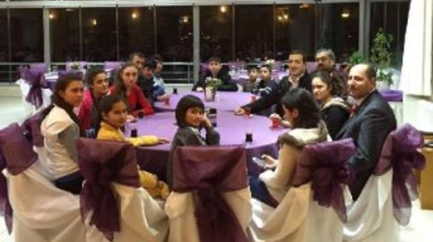 Kar Yağışı Nedeniyle &Ouml;ğrenciler Evlerine D&ouml;nemedi