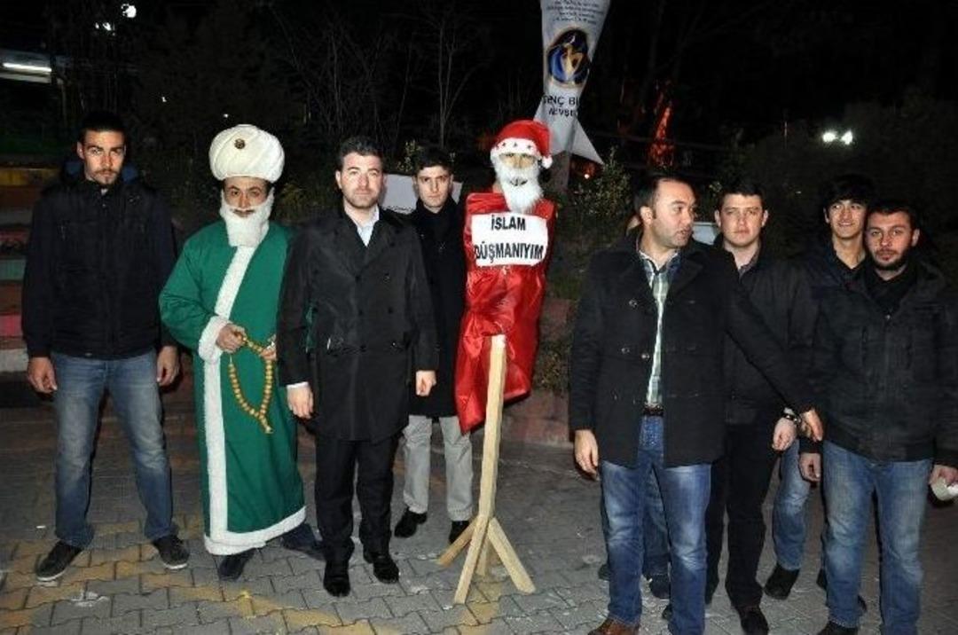 Nevşehirli Gen&ccedil;lerden &ldquo;noel Baba&rdquo; Protestosu