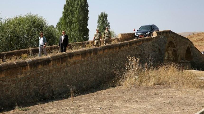 Vali Ali Hamza Pehlivan, Korgan K&ouml;pr&uuml;de İncelemelerde Bulundu