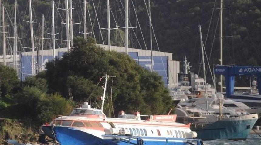 Deniz Ortasına S&uuml;r&uuml;klenen Feribot Kurtarıldı