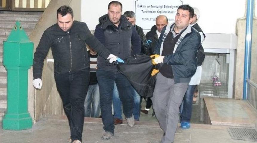 Cami Tuvaletinde Aşırı Doz Uyuşturucu &Ouml;ld&uuml;rd&uuml;