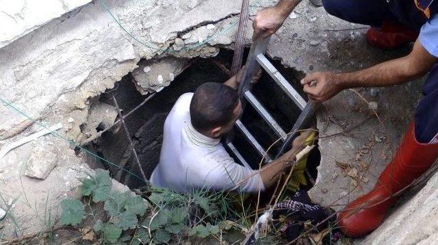 Tarsus’ta Foseptik Kuyusuna Düşen Kadın Yaralandı