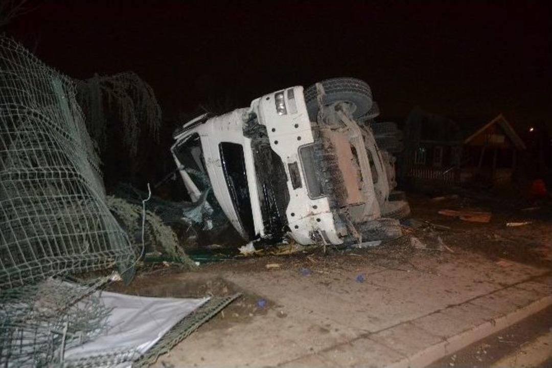 Başkent&rsquo;te Beton Mikseri Takla Attı