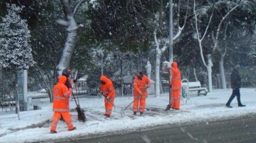Kar Tekirdağ&rsquo;ı Beyaza B&uuml;r&uuml;d&uuml;