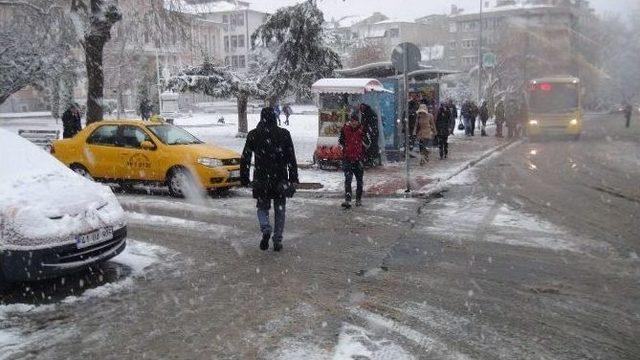 Kar Tekirdağ’ı Beyaza Bürüdü