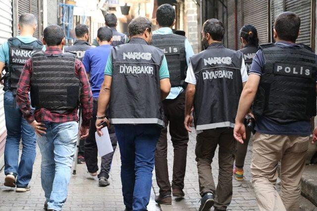 Diyarbakır&rsquo;da Hava Destekli Şafak Operasyonu: 10 G&ouml;zaltı 2