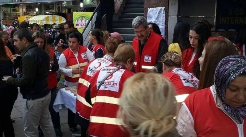 Eskişehir Kızılay Şubesinden Vatandaşa Aşure İkramı