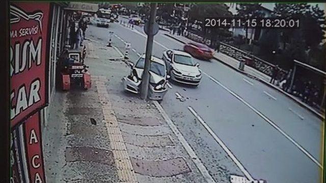 Edirne&rsquo;de Otomobilin Direğe &Ccedil;arptığı Kaza Kamerada 2