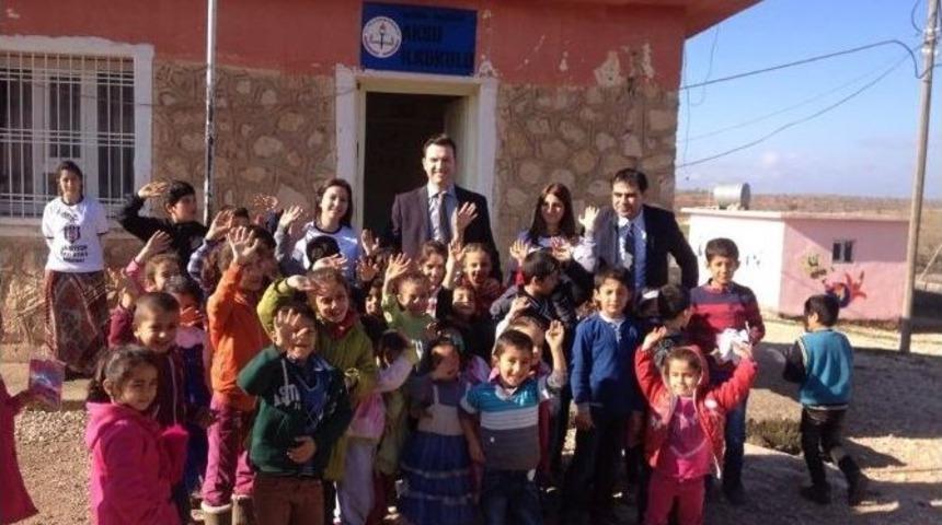 Vali Yardımcısı Ers&ouml;z&rsquo;&uuml;n K&ouml;y Okulu Ziyaretleri S&uuml;r&uuml;yor